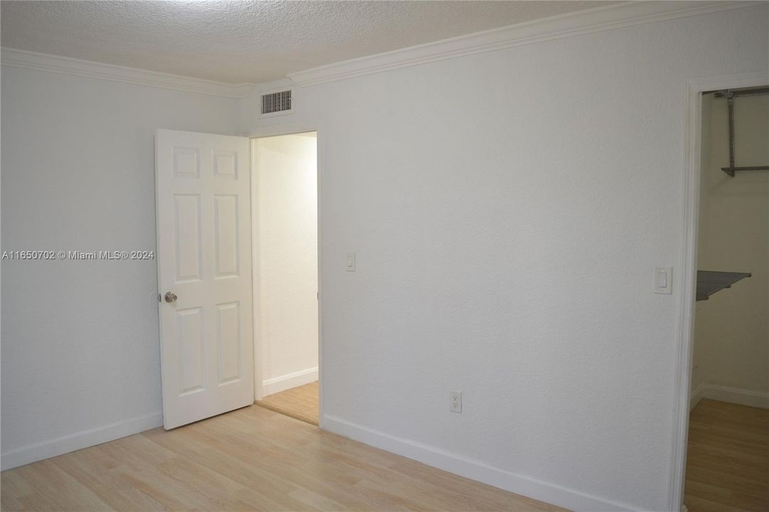 Active With Contract: $2,500 (2 beds, 2 baths, 1262 Square Feet)