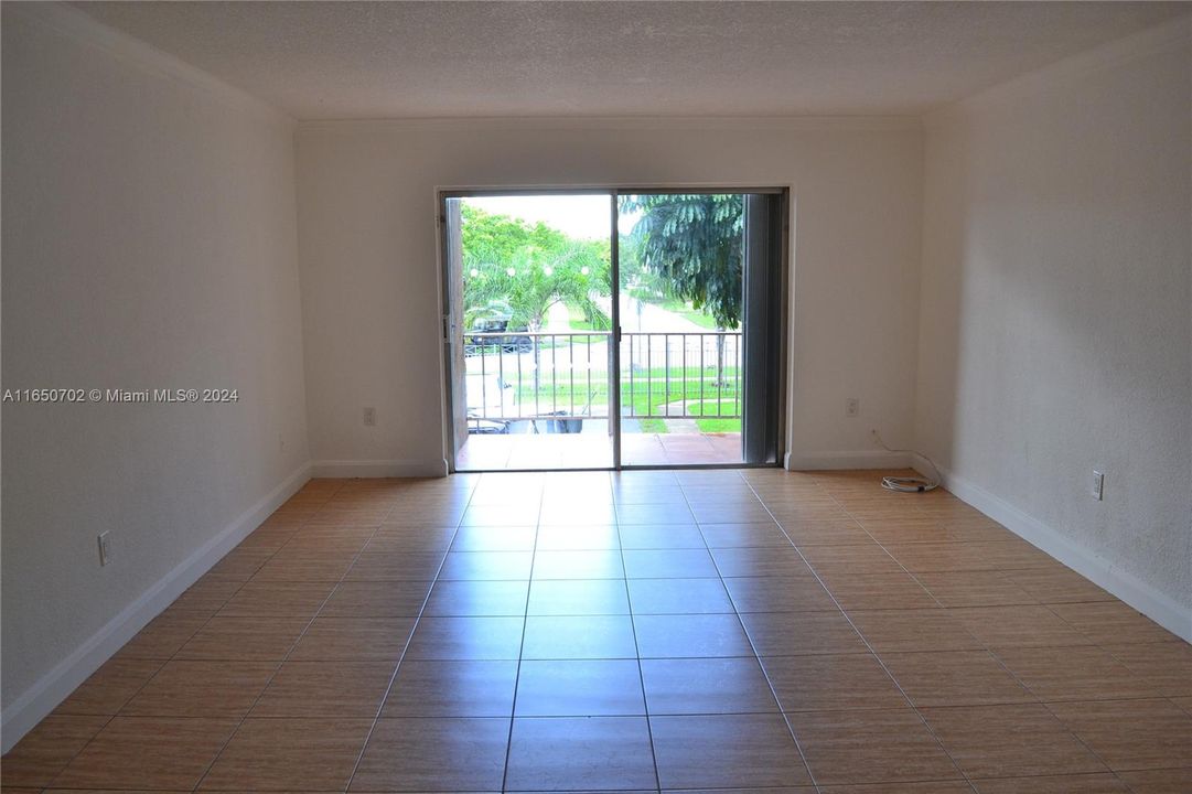 Active With Contract: $2,500 (2 beds, 2 baths, 1262 Square Feet)