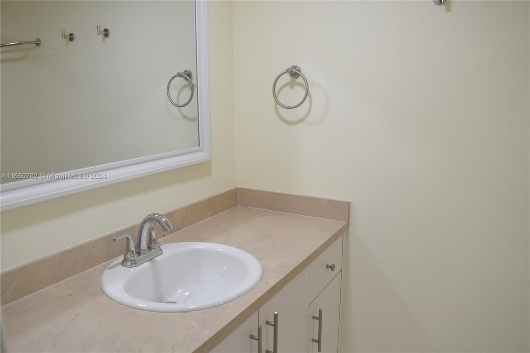 Active With Contract: $2,500 (2 beds, 2 baths, 1262 Square Feet)