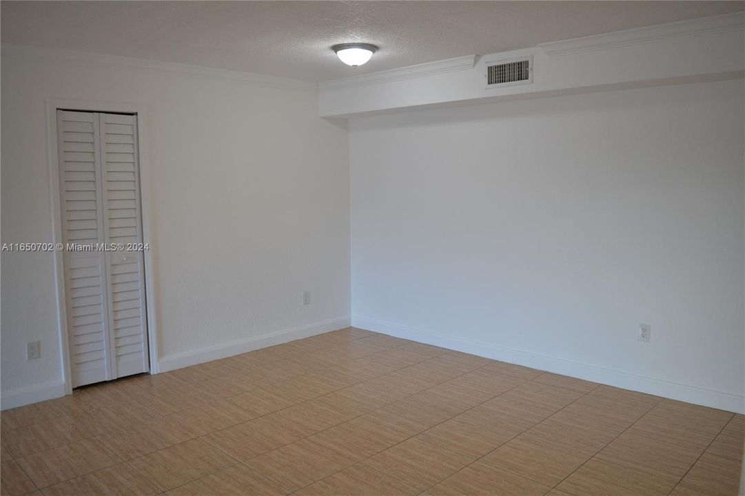 Active With Contract: $2,500 (2 beds, 2 baths, 1262 Square Feet)