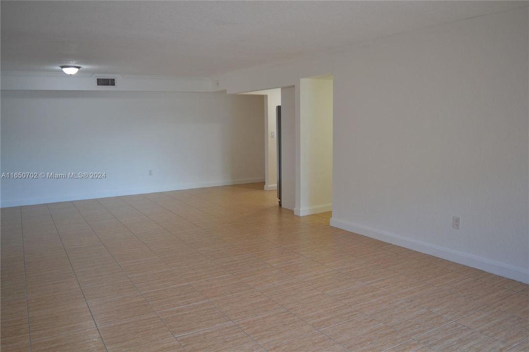 Active With Contract: $2,500 (2 beds, 2 baths, 1262 Square Feet)