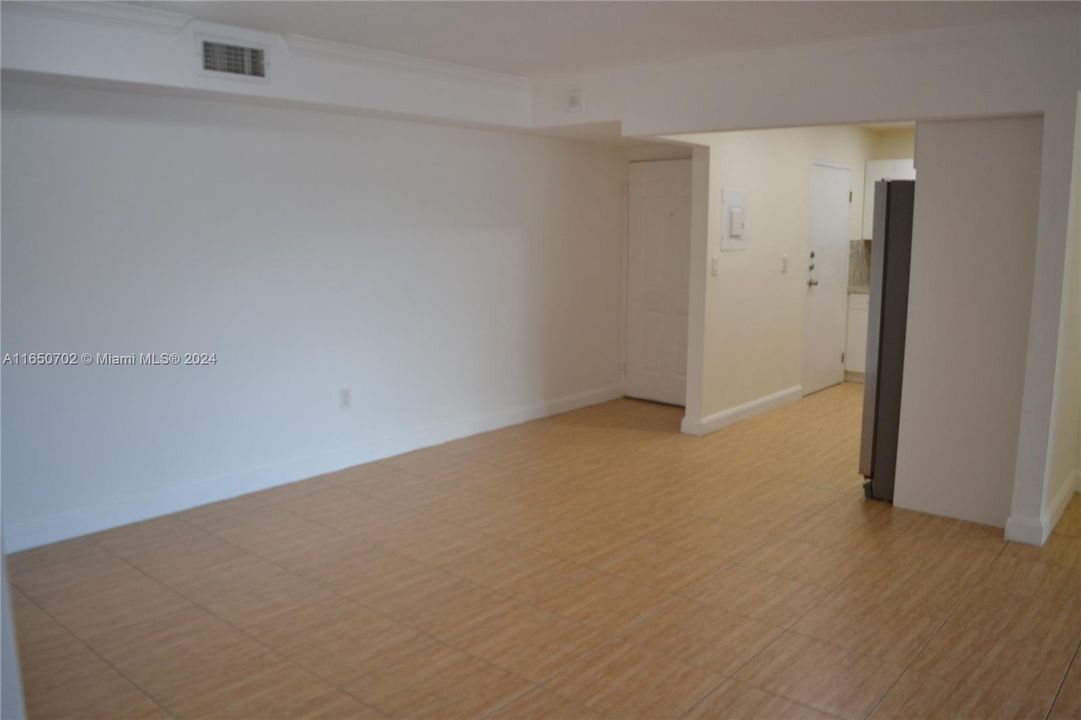 Active With Contract: $2,500 (2 beds, 2 baths, 1262 Square Feet)