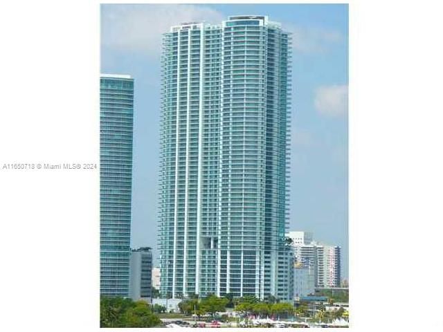 Active With Contract: $3,700 (1 beds, 2 baths, 1031 Square Feet)