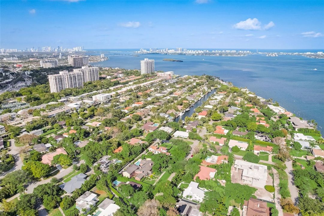 For Sale: $2,999,999 (3 beds, 3 baths, 2202 Square Feet)