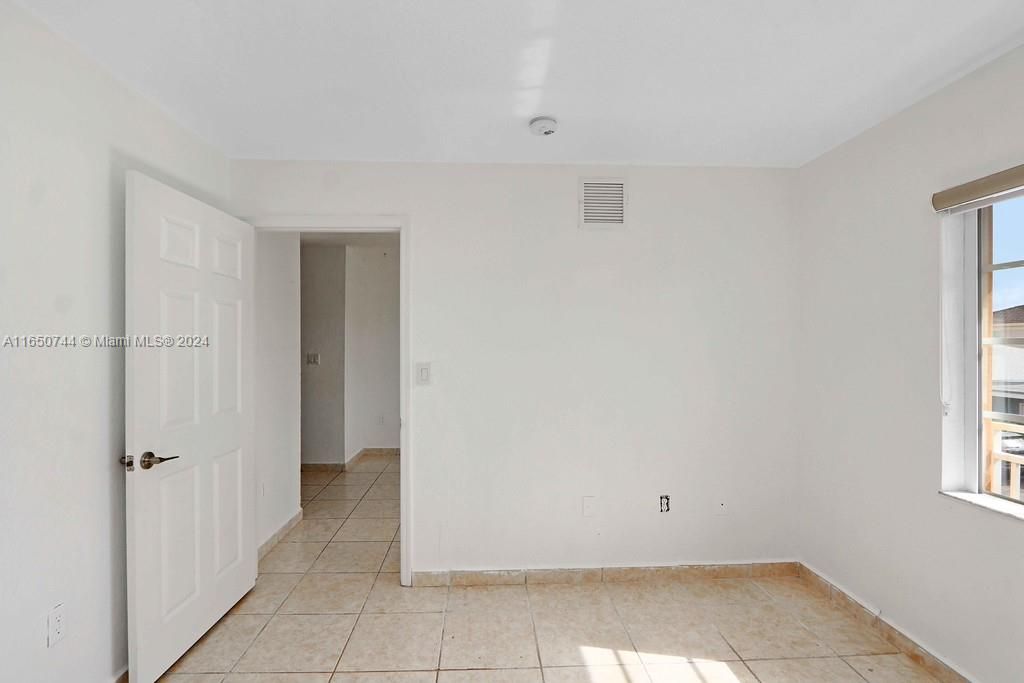 For Sale: $299,000 (2 beds, 2 baths, 730 Square Feet)