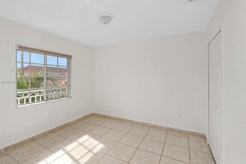 For Sale: $299,000 (2 beds, 2 baths, 730 Square Feet)