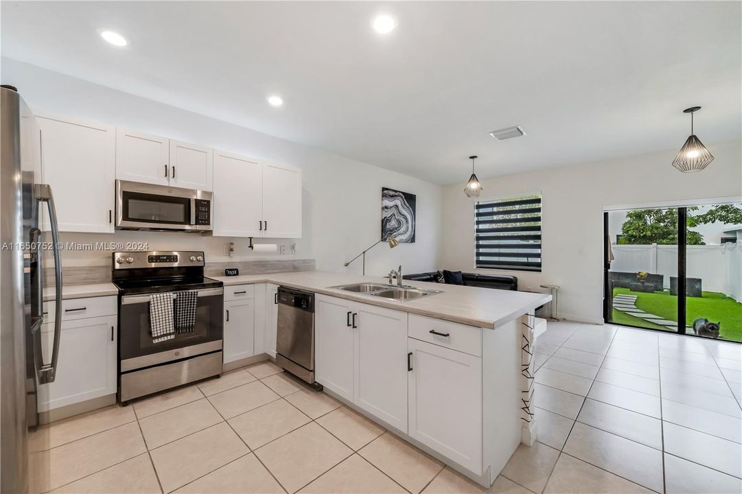 Active With Contract: $495,000 (3 beds, 2 baths, 1412 Square Feet)