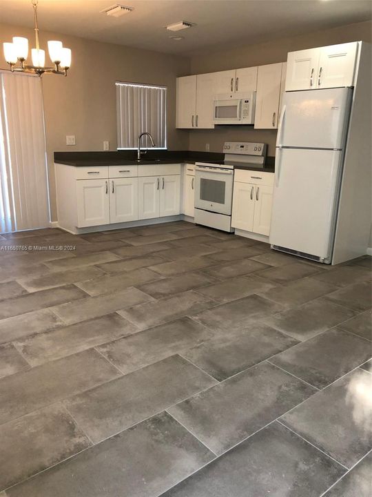 Active With Contract: $2,000 (2 beds, 1 baths, 3312 Square Feet)