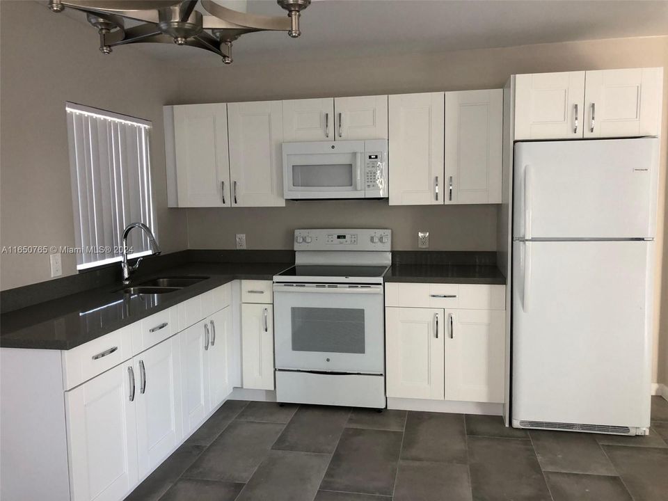 Active With Contract: $2,000 (2 beds, 1 baths, 3312 Square Feet)