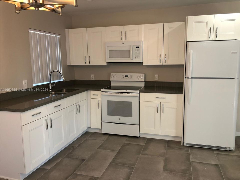 Active With Contract: $2,000 (2 beds, 1 baths, 3312 Square Feet)