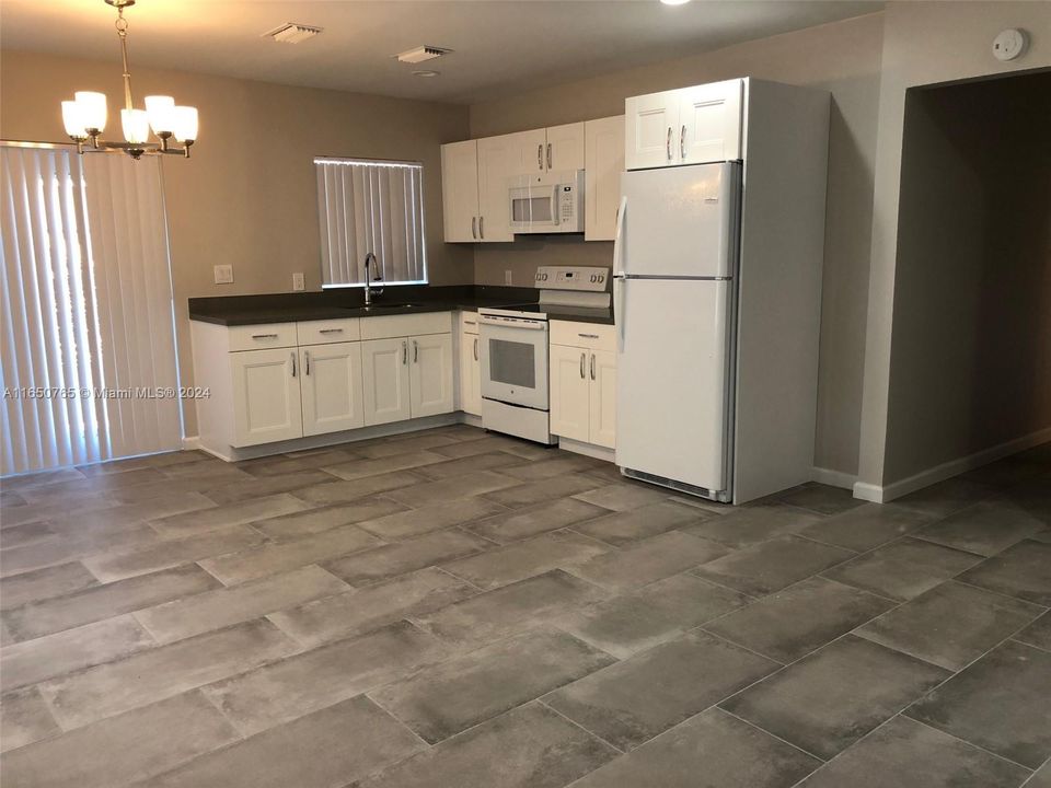 Active With Contract: $2,000 (2 beds, 1 baths, 3312 Square Feet)