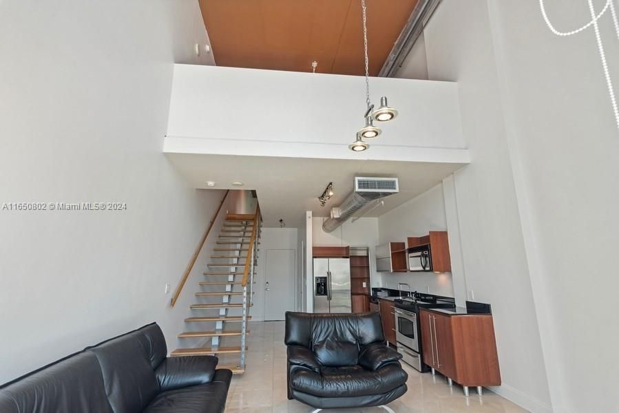 For Sale: $550,000 (2 beds, 2 baths, 1113 Square Feet)