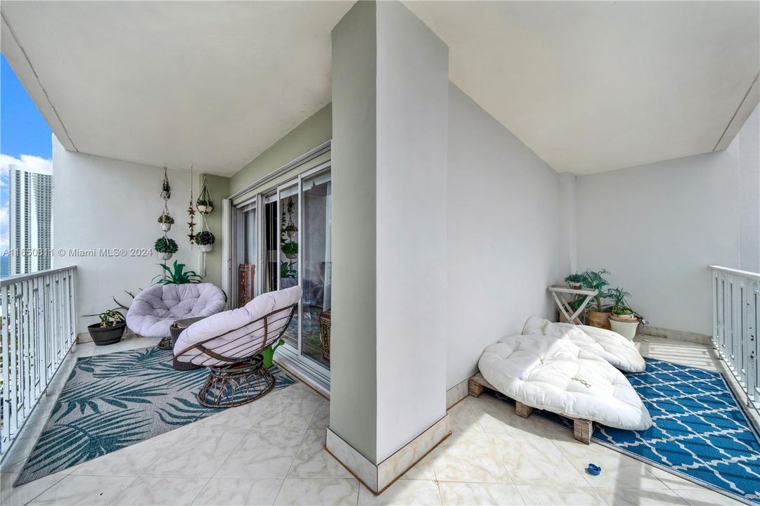 For Sale: $499,000 (2 beds, 2 baths, 1350 Square Feet)