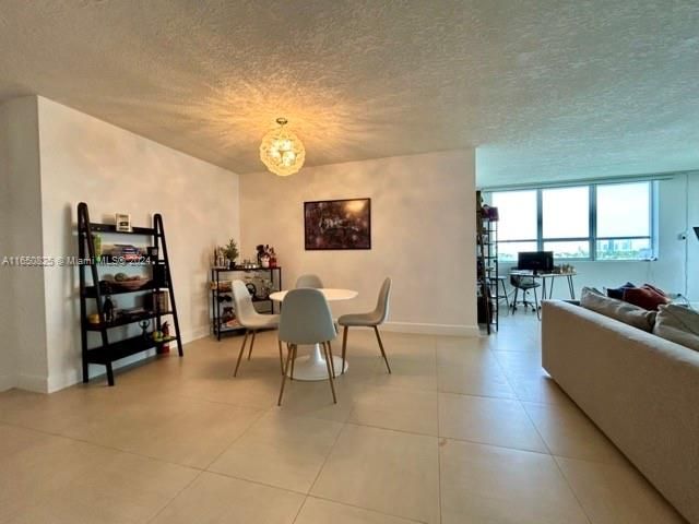 For Sale: $595,000 (1 beds, 1 baths, 1027 Square Feet)