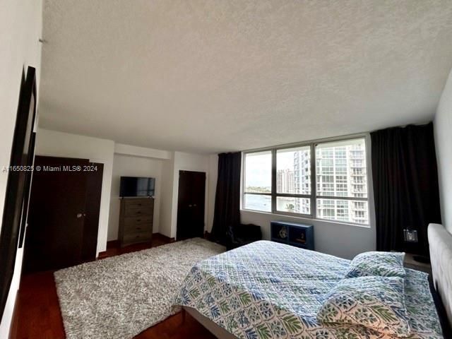 For Sale: $595,000 (1 beds, 1 baths, 1027 Square Feet)