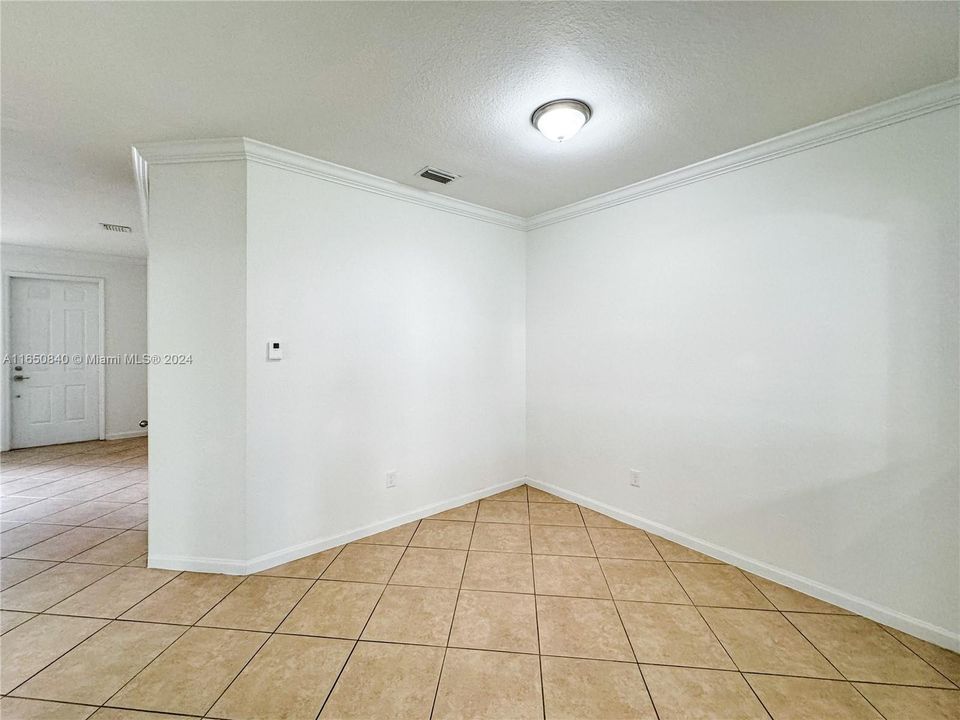 For Rent: $2,950 (4 beds, 2 baths, 1592 Square Feet)