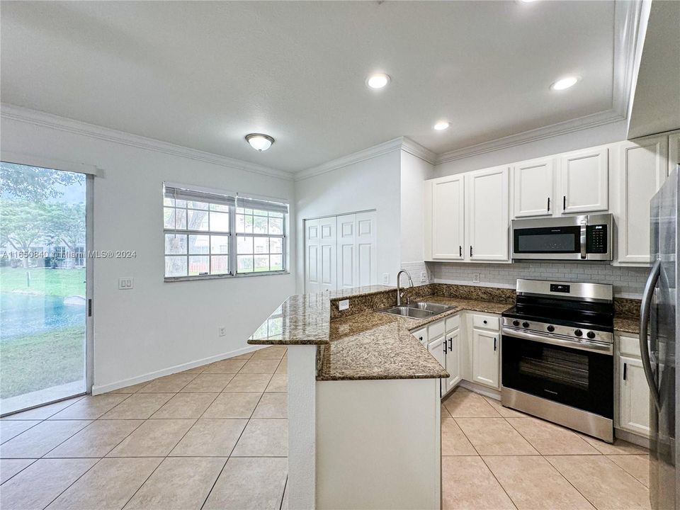 For Rent: $2,950 (4 beds, 2 baths, 1592 Square Feet)