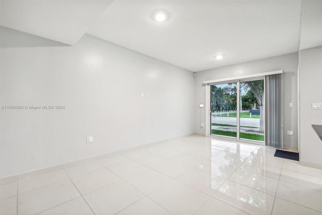 En Venta: $390,000 (4 camas, 3 baños, 1434 Pies cuadrados)