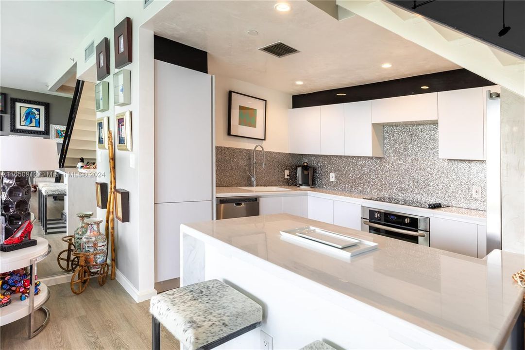 For Sale: $1,369,000 (1 beds, 1 baths, 1030 Square Feet)