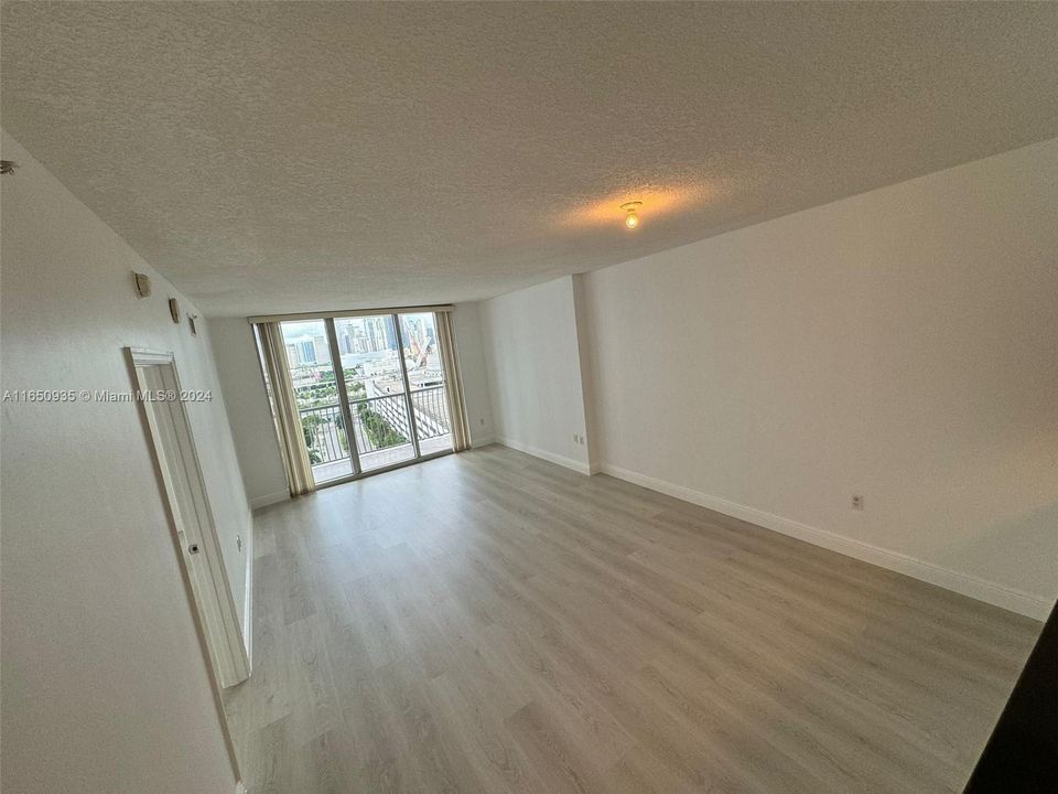 En Venta: $399,000 (1 camas, 1 baños, 821 Pies cuadrados)