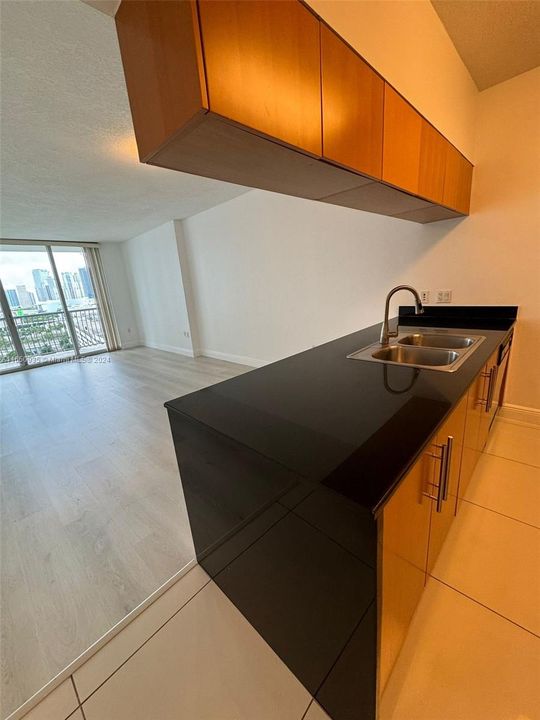 En Venta: $399,000 (1 camas, 1 baños, 821 Pies cuadrados)