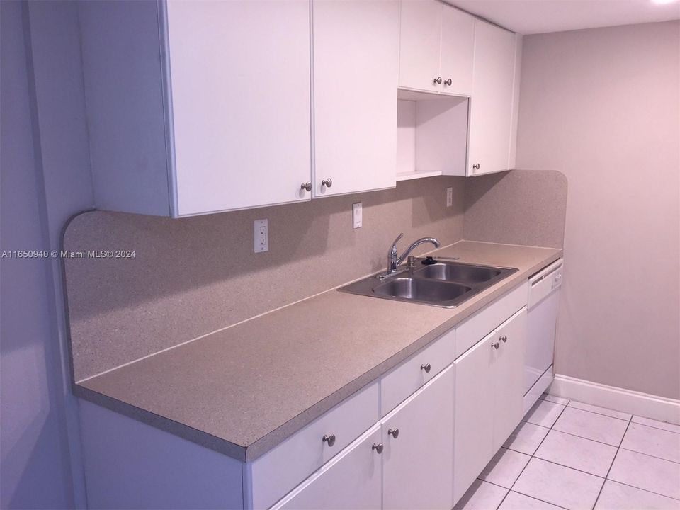 Recently Rented: $2,300 (2 beds, 1 baths, 840 Square Feet)