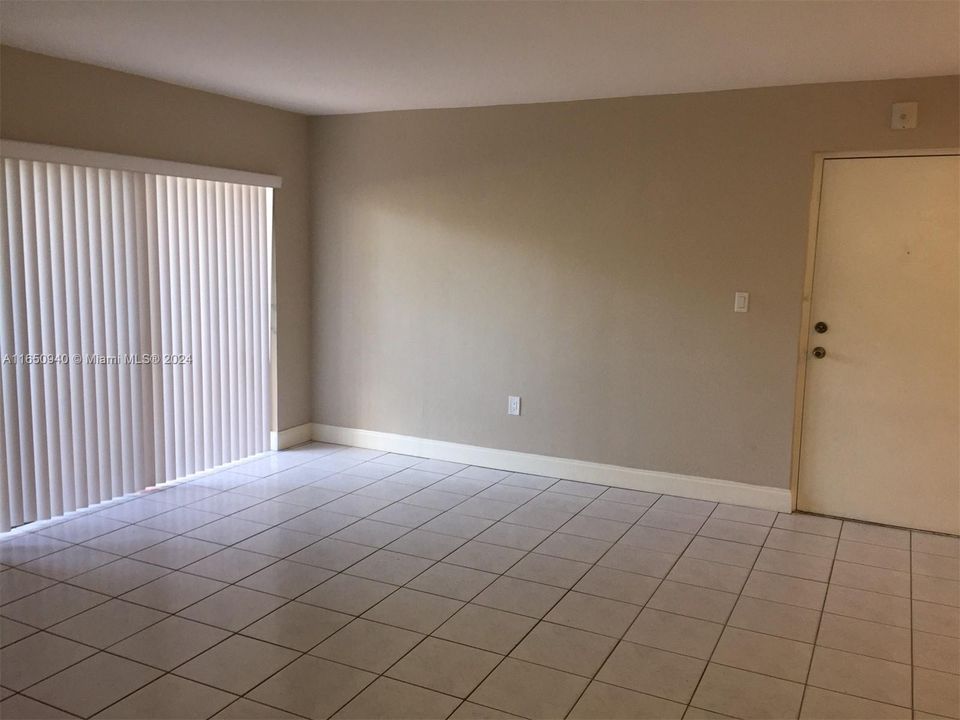 Recently Rented: $2,300 (2 beds, 1 baths, 840 Square Feet)