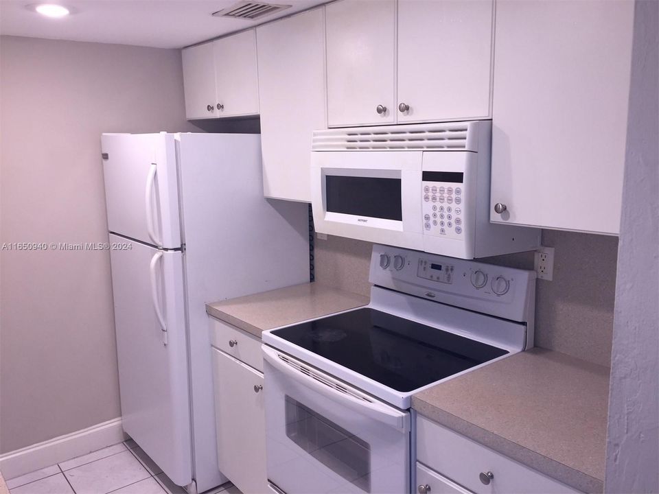 Recently Rented: $2,300 (2 beds, 1 baths, 840 Square Feet)