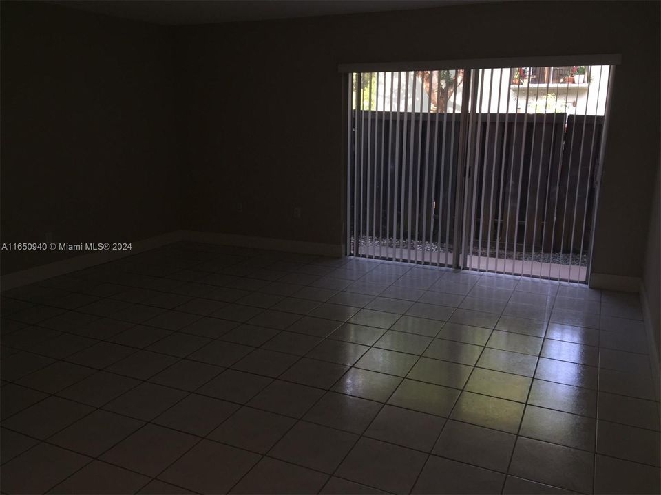 Recently Rented: $2,300 (2 beds, 1 baths, 840 Square Feet)