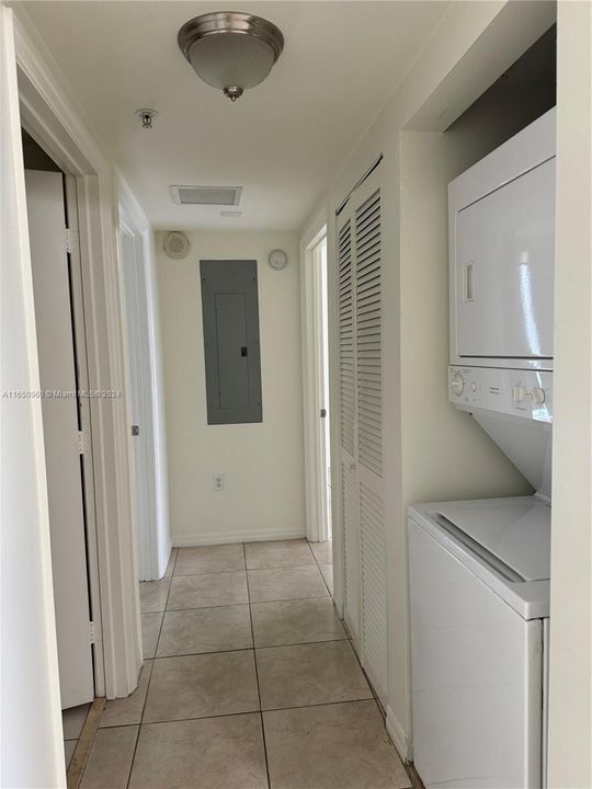 For Rent: $2,700 (2 beds, 2 baths, 893 Square Feet)