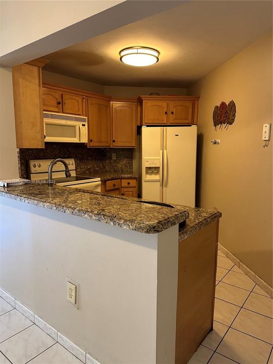 Active With Contract: $2,400 (2 beds, 2 baths, 1000 Square Feet)