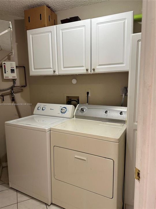 Active With Contract: $2,400 (2 beds, 2 baths, 1000 Square Feet)