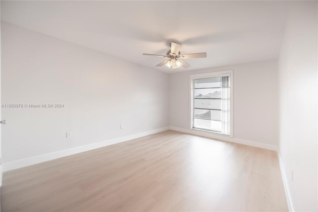 Active With Contract: $254,440 (1 beds, 1 baths, 750 Square Feet)