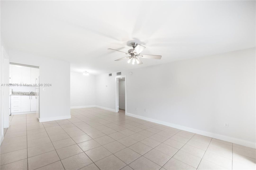 Active With Contract: $254,440 (1 beds, 1 baths, 750 Square Feet)