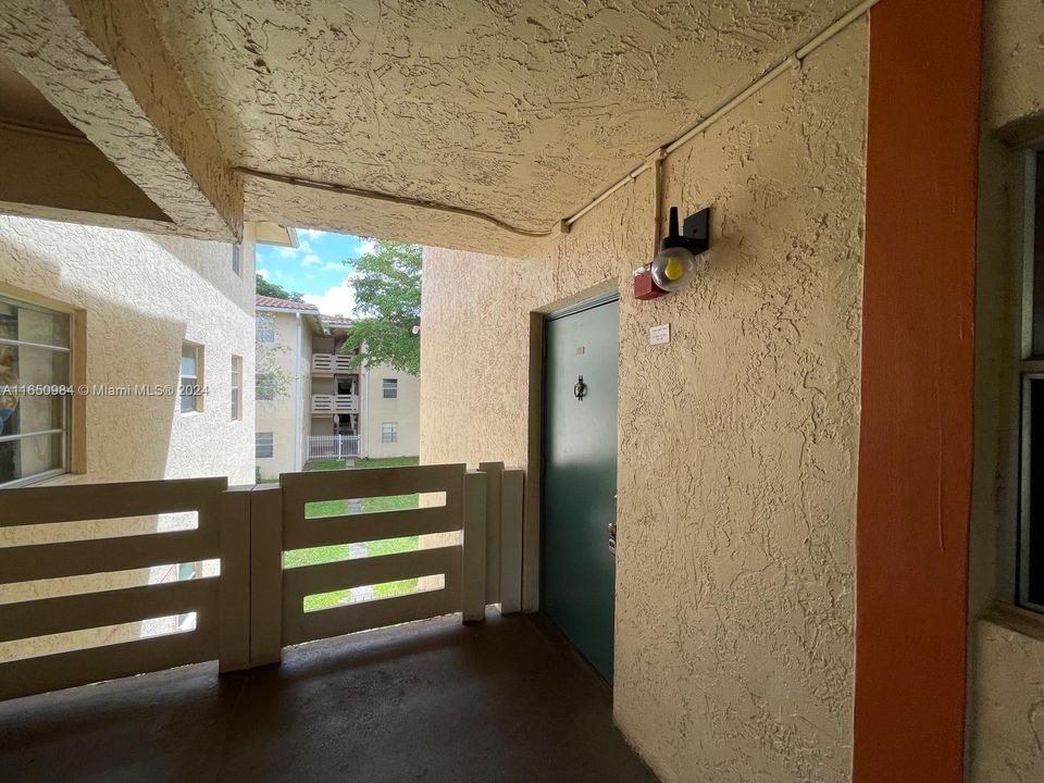 For Rent: $2,000 (2 beds, 2 baths, 767 Square Feet)