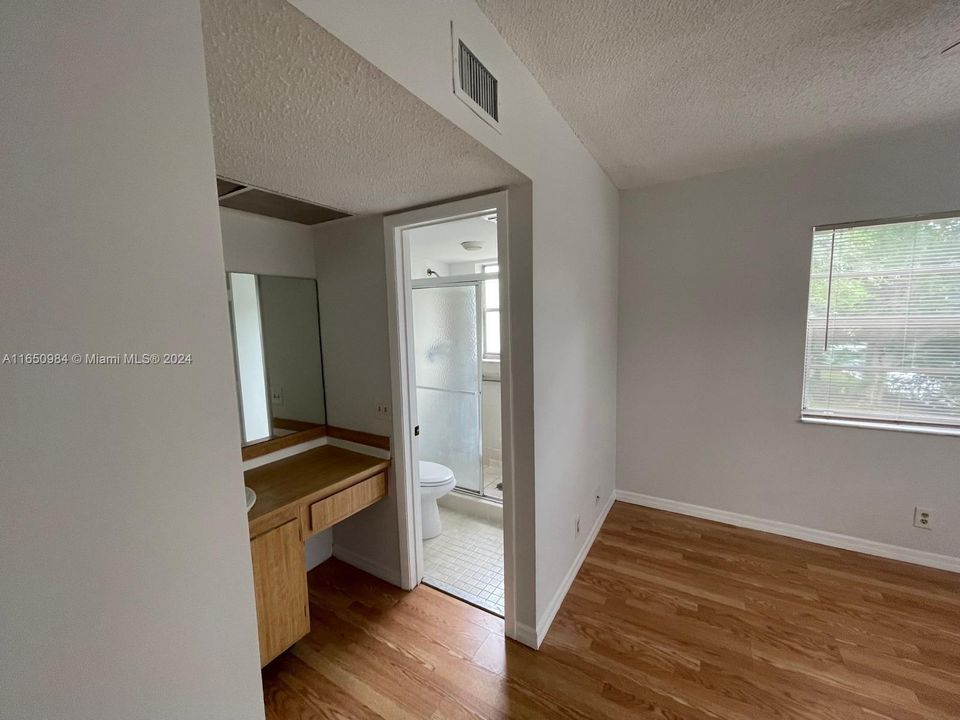 For Rent: $2,000 (2 beds, 2 baths, 767 Square Feet)