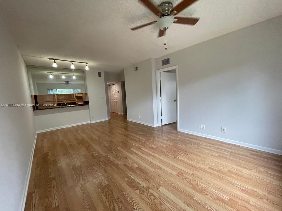 For Rent: $2,000 (2 beds, 2 baths, 767 Square Feet)