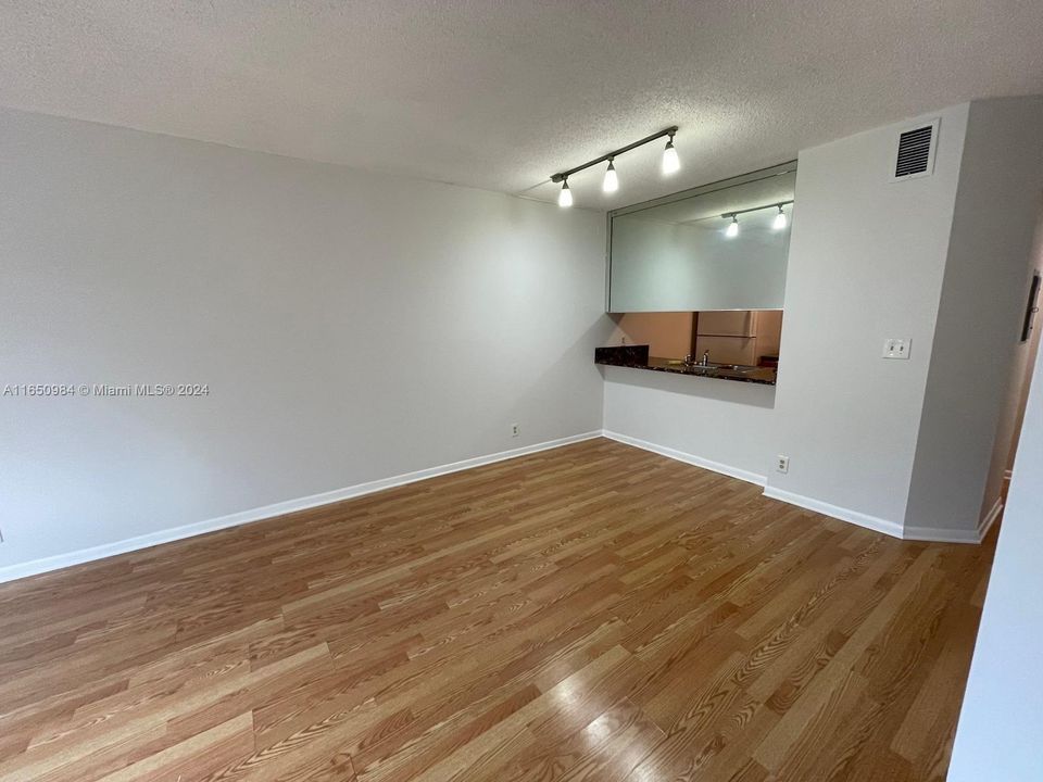 For Rent: $2,000 (2 beds, 2 baths, 767 Square Feet)