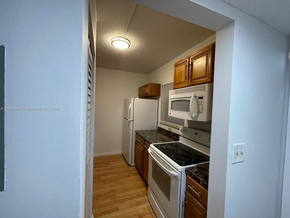 For Rent: $2,000 (2 beds, 2 baths, 767 Square Feet)