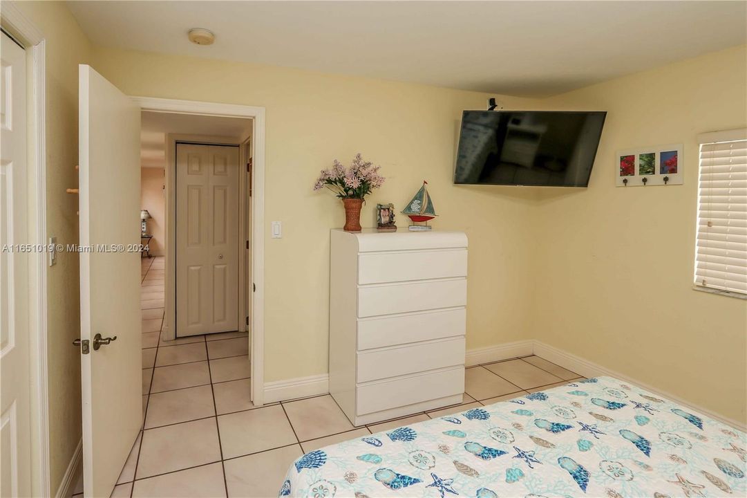 For Rent: $4,000 (3 beds, 2 baths, 1094 Square Feet)