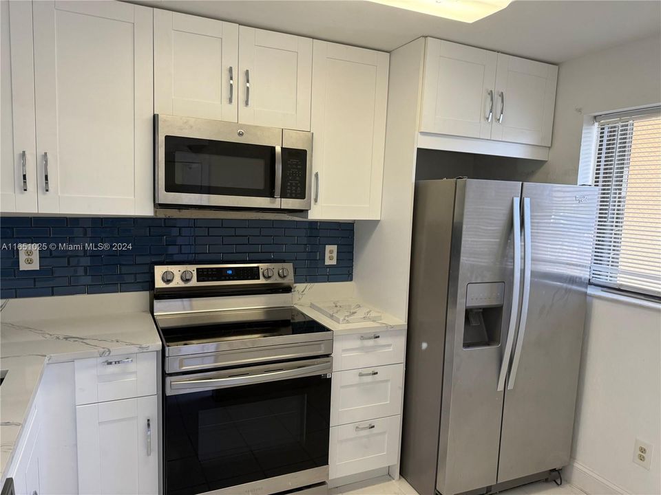 Active With Contract: $2,200 (2 beds, 2 baths, 900 Square Feet)