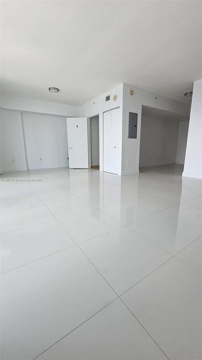 Recently Rented: $2,650 (0 beds, 1 baths, 698 Square Feet)