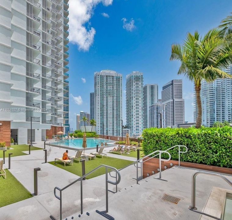 Recently Rented: $2,650 (0 beds, 1 baths, 698 Square Feet)