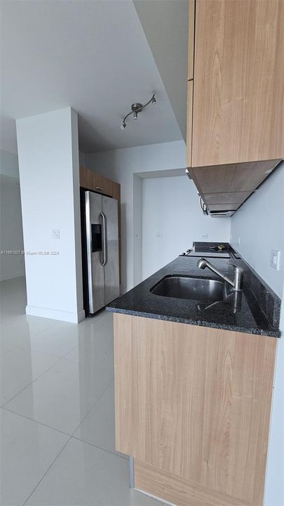 Recently Rented: $2,650 (0 beds, 1 baths, 698 Square Feet)