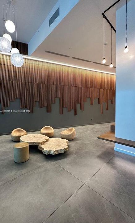 Recently Rented: $2,650 (0 beds, 1 baths, 698 Square Feet)