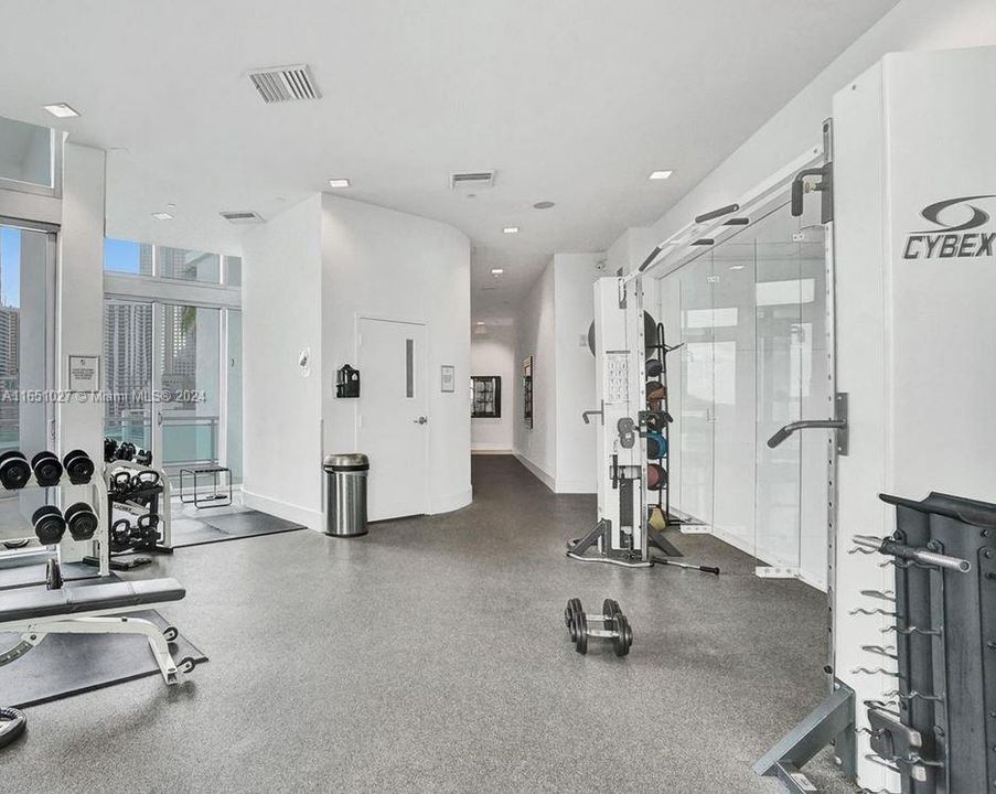 Recently Rented: $2,650 (0 beds, 1 baths, 698 Square Feet)