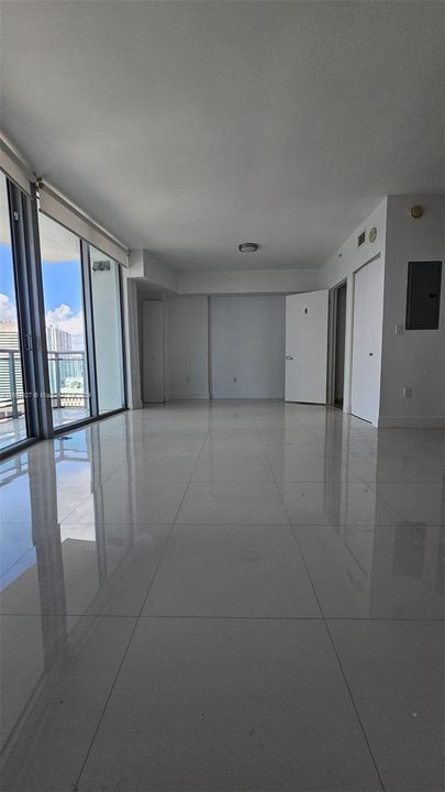 Recently Rented: $2,650 (0 beds, 1 baths, 698 Square Feet)