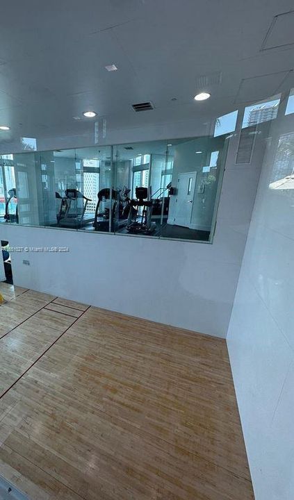 Recently Rented: $2,650 (0 beds, 1 baths, 698 Square Feet)