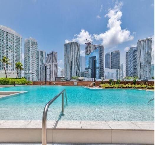 Recently Rented: $2,650 (0 beds, 1 baths, 698 Square Feet)