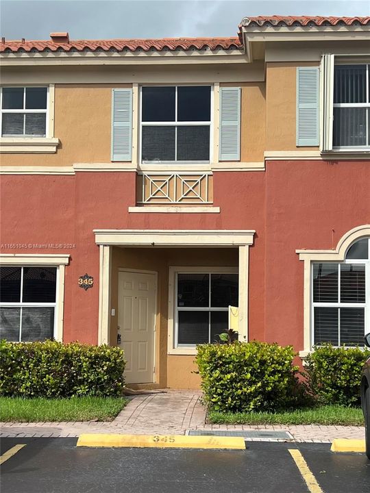 Active With Contract: $2,650 (2 beds, 2 baths, 1050 Square Feet)